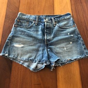 Levis Cutoff Short Wedgie Fit Button Fly (size 28)